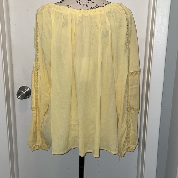 Philosophy yellow, long sleeve & lace embellish top elastic neck & cuff SZ L NWT - Picture 3 of 6
